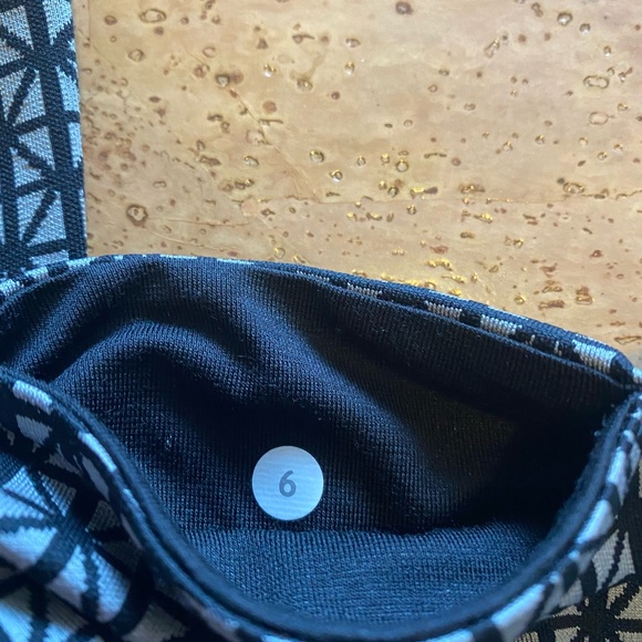 Lululemon Wunder Under Pant *Full-On Luon
Tri Geo Silver Spoon Black - size 6 - Picture 7 of 7